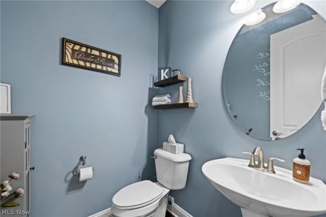192 Shoreland Circle Willowick OH 44095
