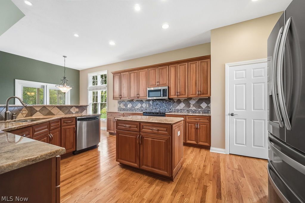 140 Regent Court Broadview Heights OH 44147