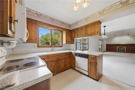 135 Seneca Trail SW Hartville OH 44632