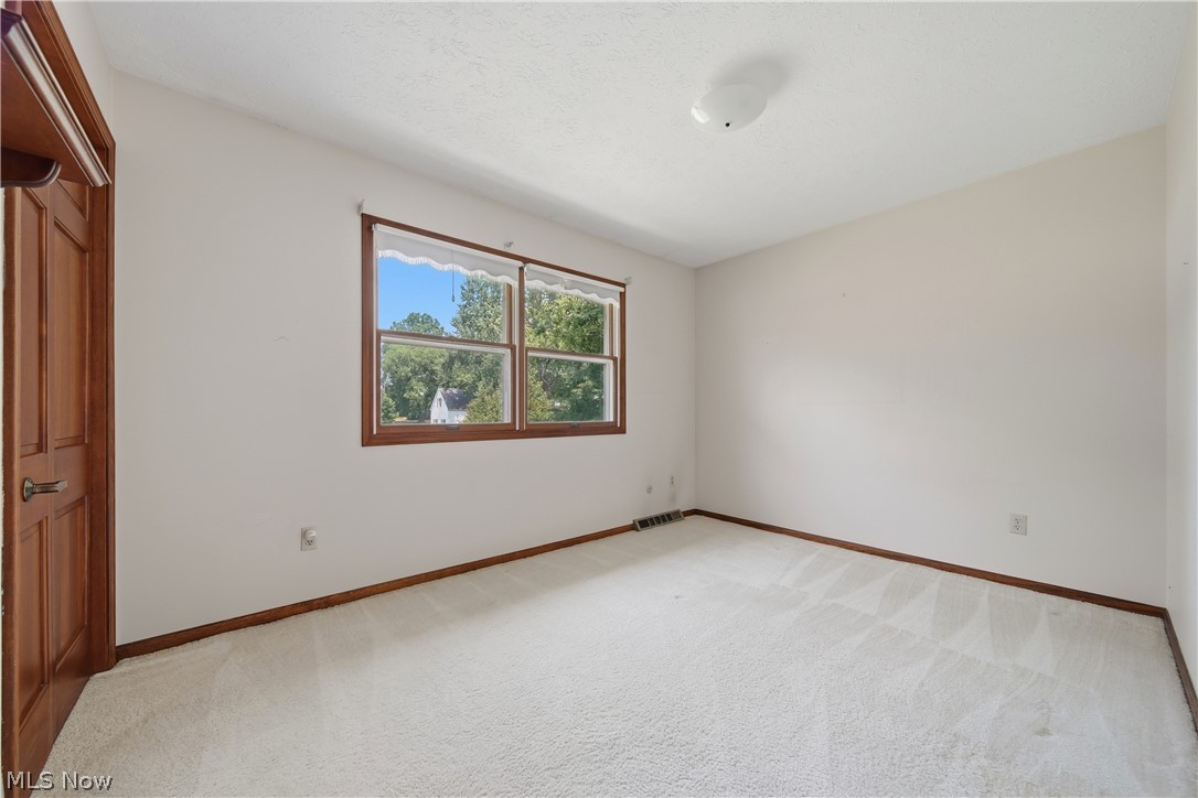 135 Seneca Trail SW Hartville OH 44632