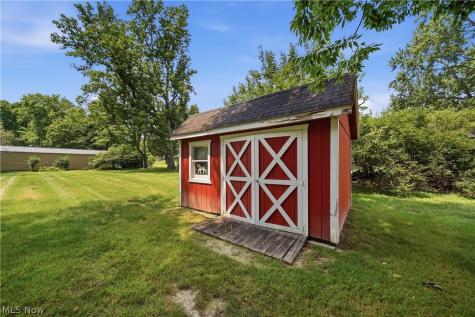 135 Seneca Trail SW Hartville OH 44632