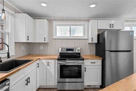 158 Oak Drive NW North Canton OH 44720