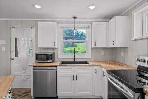 158 Oak Drive NW North Canton OH 44720
