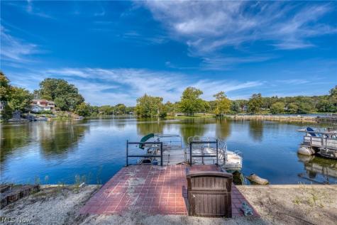 158 Oak Drive NW North Canton OH 44720