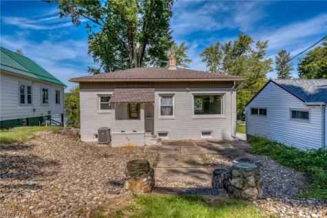 158 Oak Drive NW North Canton OH 44720