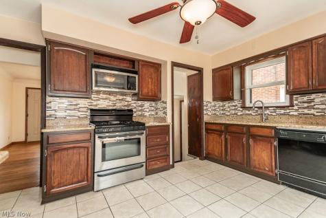 17721 Dillewood Road Cleveland OH 44119