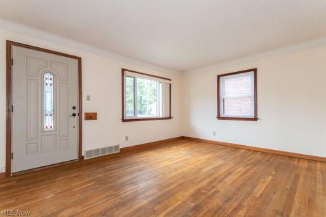 17721 Dillewood Road Cleveland OH 44119