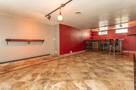 17721 Dillewood Road Cleveland OH 44119