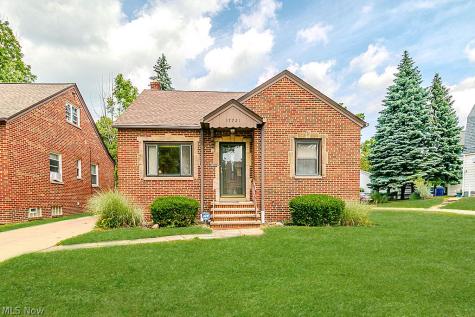 17721 Dillewood Road Cleveland OH 44119