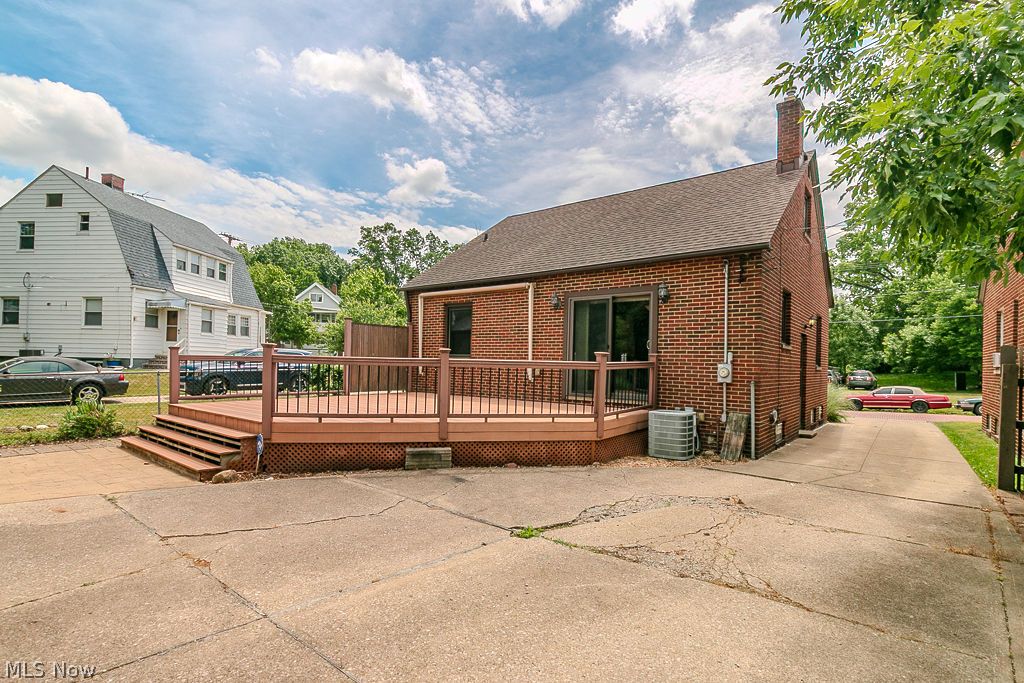 17721 Dillewood Road Cleveland OH 44119