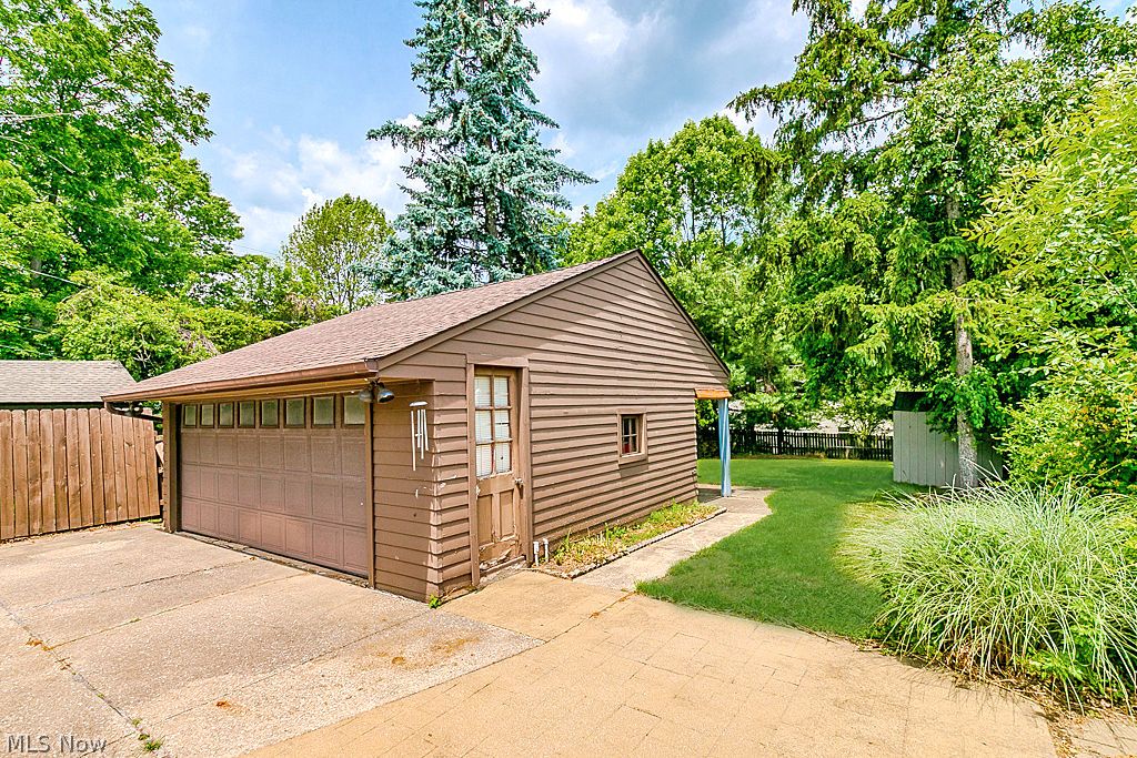 17721 Dillewood Road Cleveland OH 44119