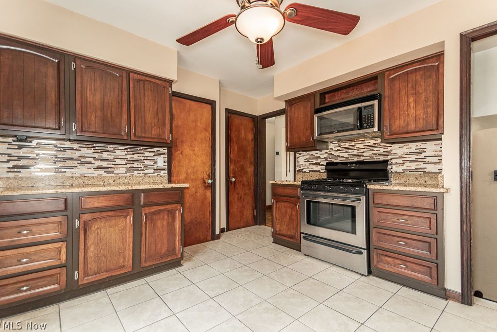 17721 Dillewood Road Cleveland OH 44119
