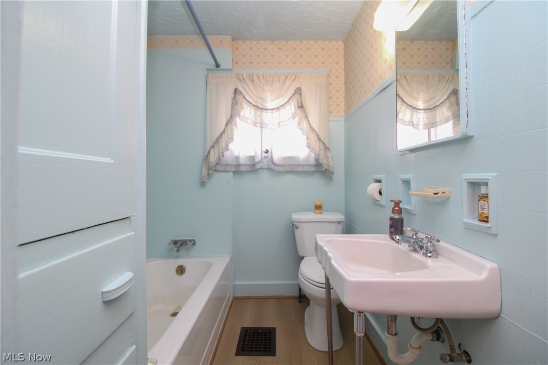 776 East Avenue SE Warren OH 44484