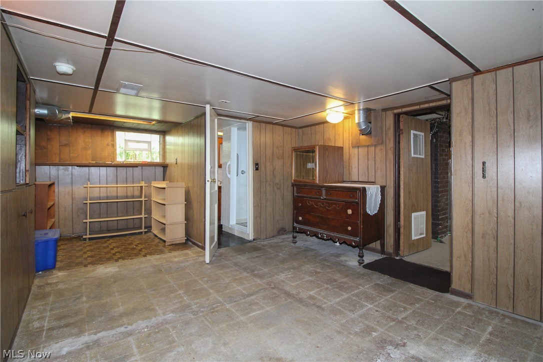 776 East Avenue SE Warren OH 44484