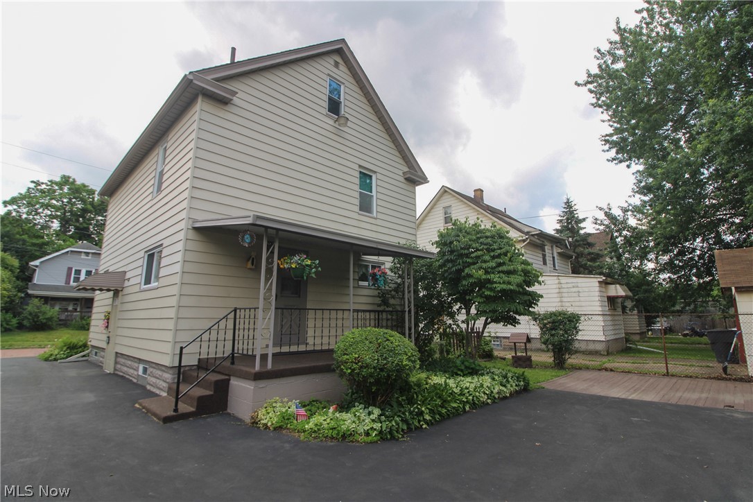 776 East Avenue SE Warren OH 44484