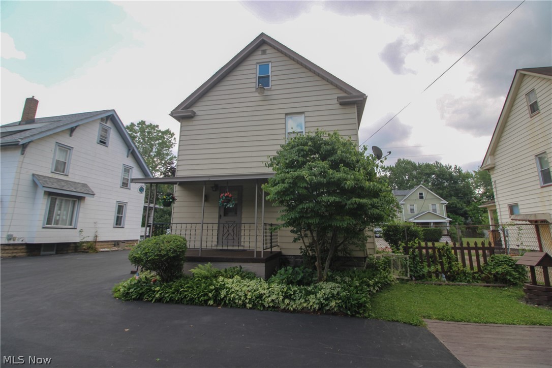 776 East Avenue SE Warren OH 44484