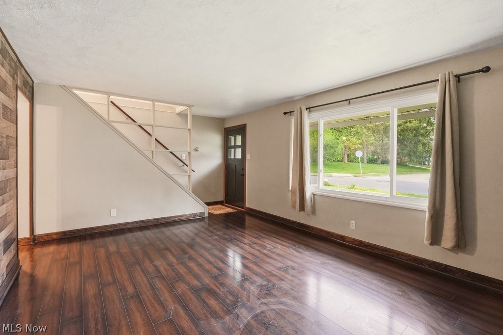 1637 Hanover Street Cuyahoga Falls OH 44221