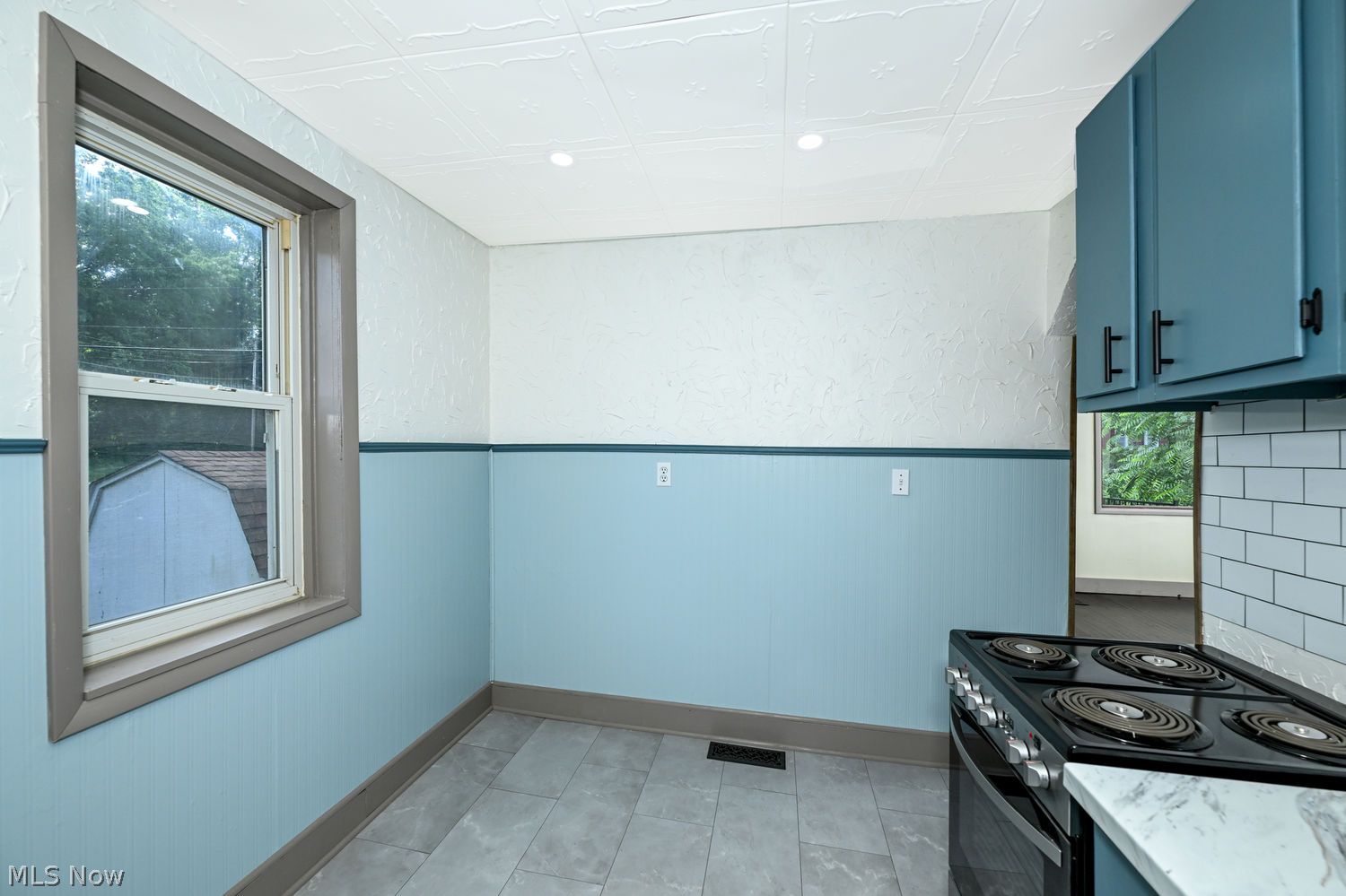 2487 Delaware Avenue Akron OH 44312