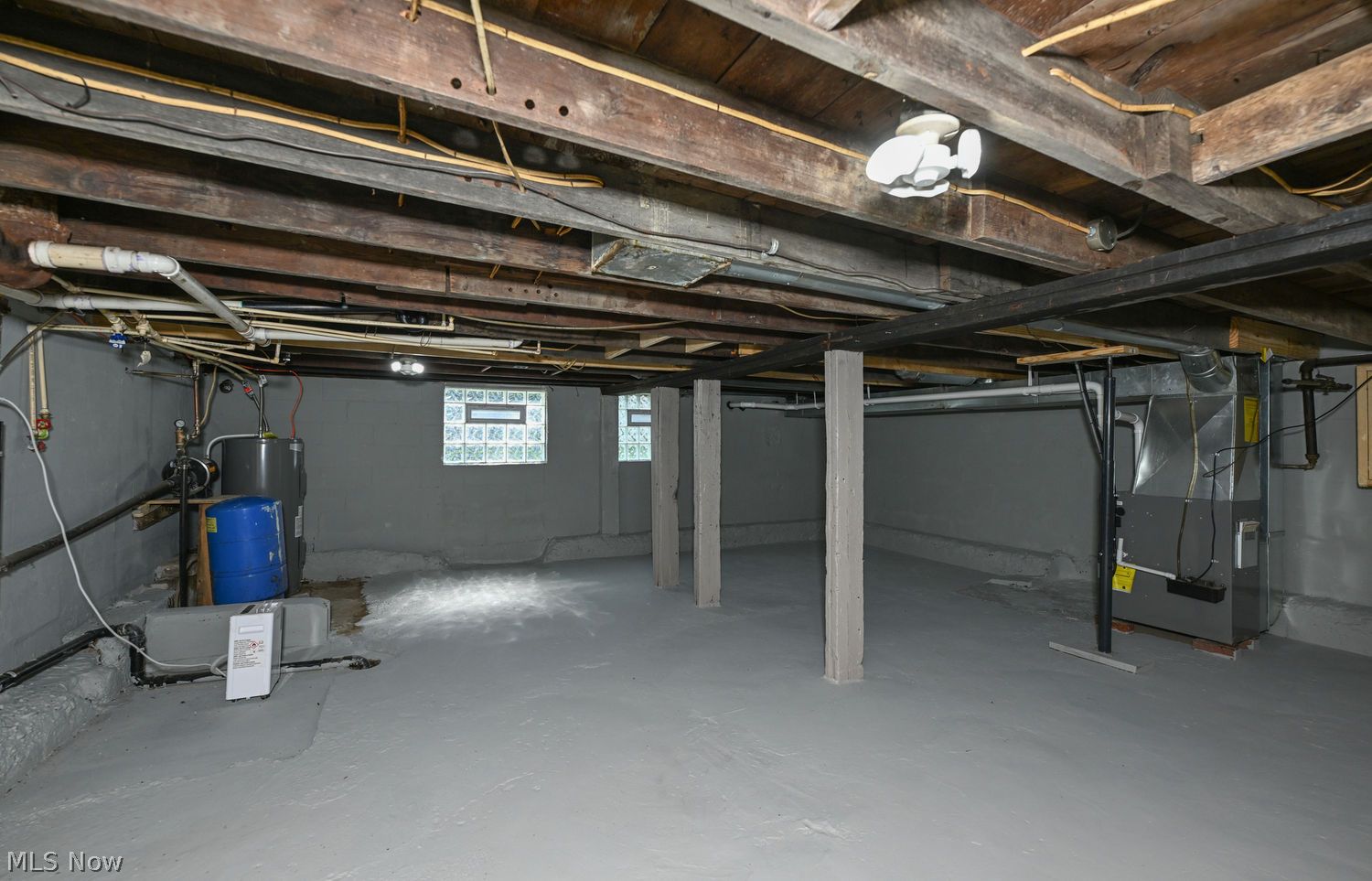 2487 Delaware Avenue Akron OH 44312