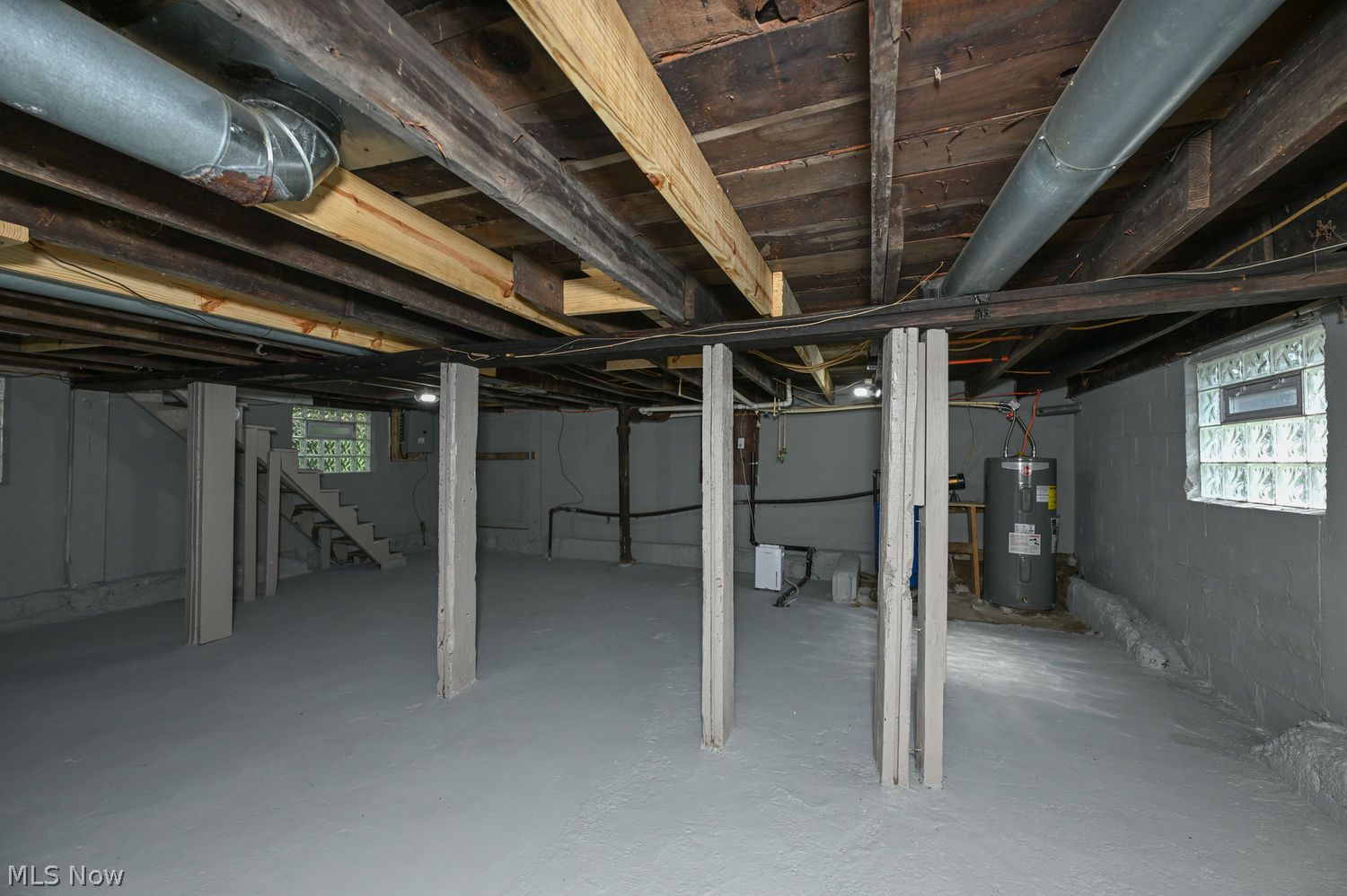 2487 Delaware Avenue Akron OH 44312