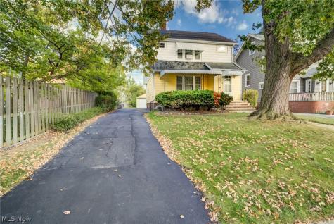 2015 Baxterly Avenue Lakewood OH 44107