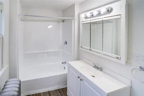 2015 Baxterly Avenue Lakewood OH 44107