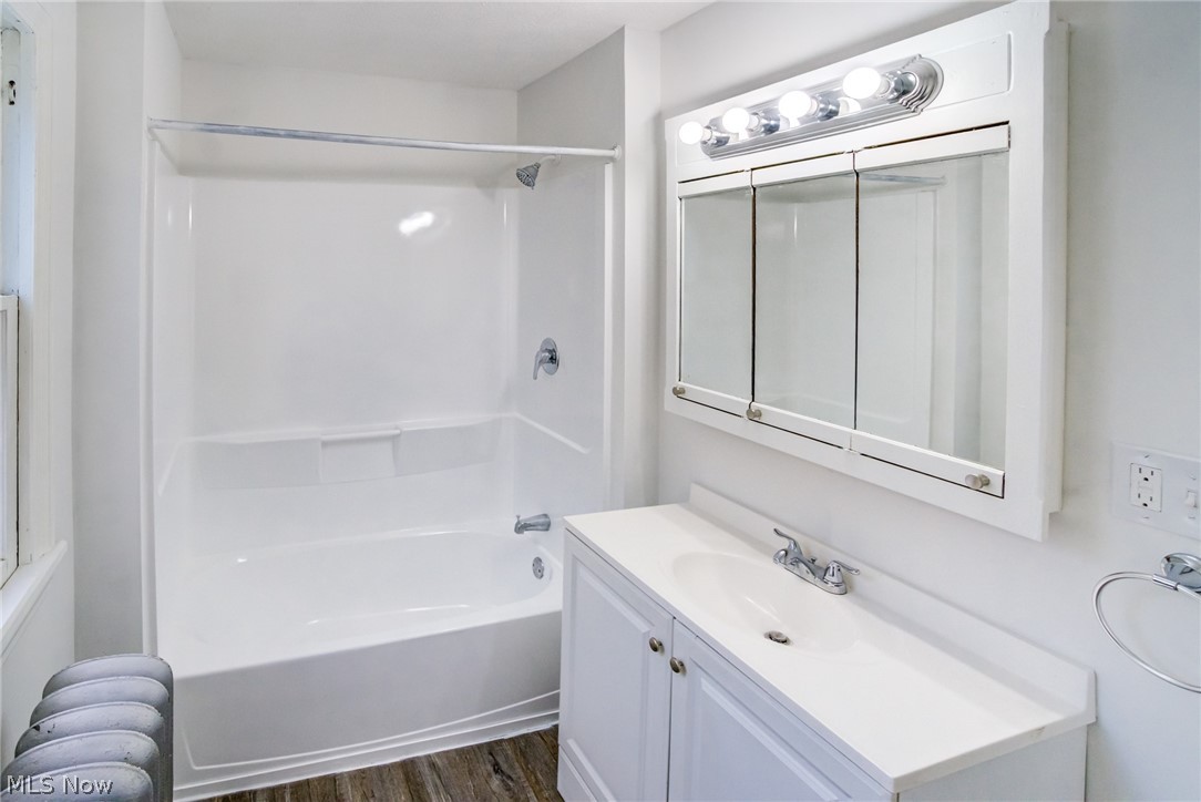 2015 Baxterly Avenue Lakewood OH 44107
