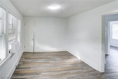2015 Baxterly Avenue Lakewood OH 44107