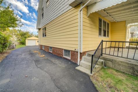 2015 Baxterly Avenue Lakewood OH 44107