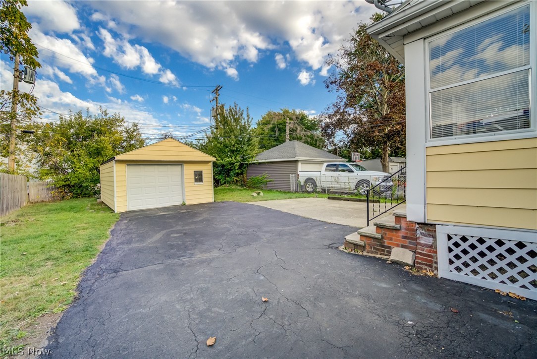 2015 Baxterly Avenue Lakewood OH 44107