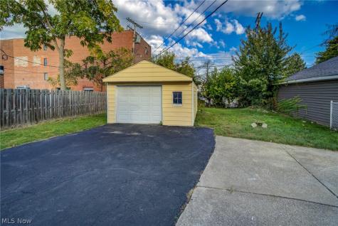 2015 Baxterly Avenue Lakewood OH 44107