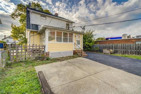 2015 Baxterly Avenue Lakewood OH 44107