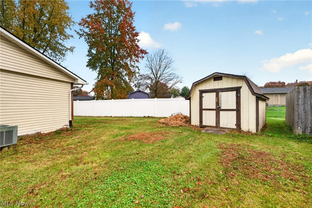 997 Gordon Square NE Bolivar OH 44612