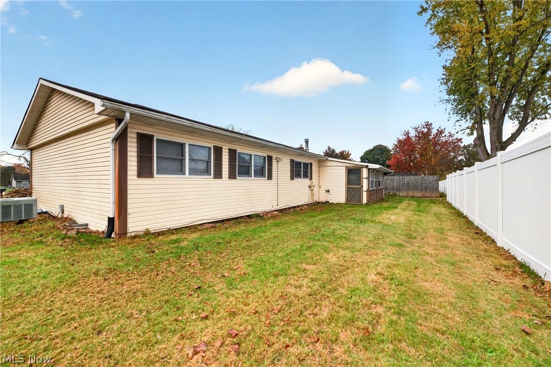 997 Gordon Square NE Bolivar OH 44612