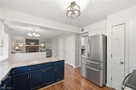 4083 Lydgate Drive North Olmsted OH 44070