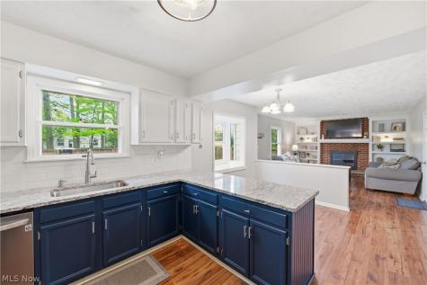 4083 Lydgate Drive North Olmsted OH 44070