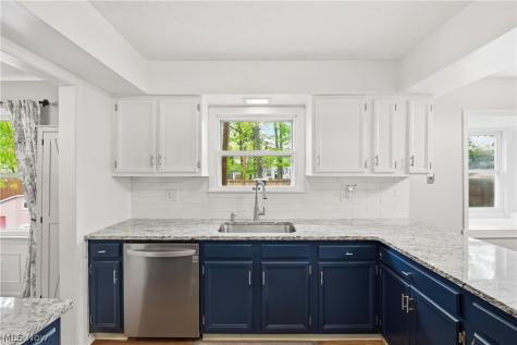 4083 Lydgate Drive North Olmsted OH 44070