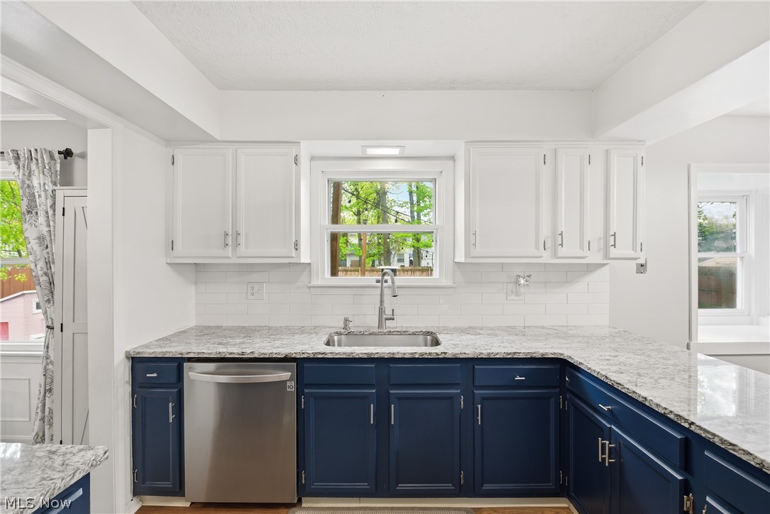 4083 Lydgate Drive North Olmsted OH 44070