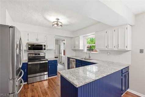 4083 Lydgate Drive North Olmsted OH 44070