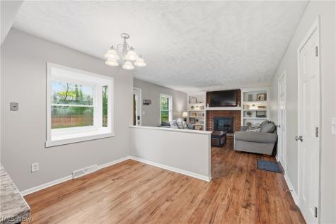 4083 Lydgate Drive North Olmsted OH 44070