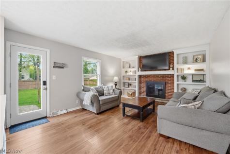 4083 Lydgate Drive North Olmsted OH 44070