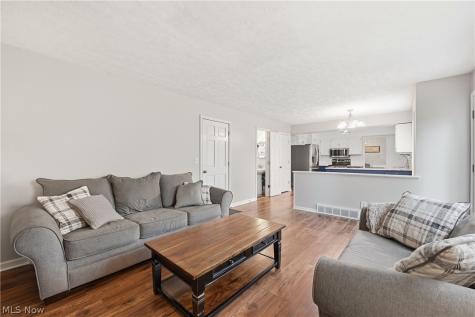 4083 Lydgate Drive North Olmsted OH 44070