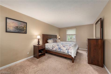 4083 Lydgate Drive North Olmsted OH 44070