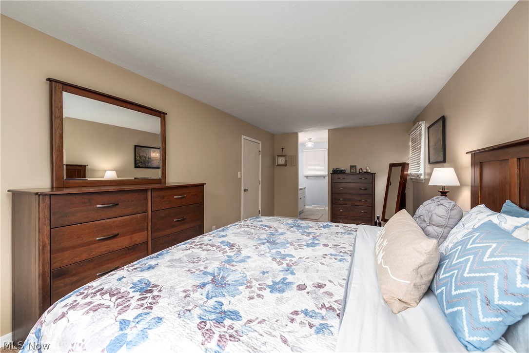 4083 Lydgate Drive North Olmsted OH 44070