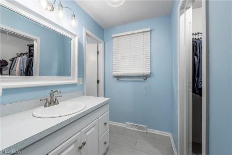 4083 Lydgate Drive North Olmsted OH 44070