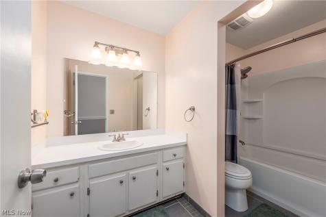 4083 Lydgate Drive North Olmsted OH 44070