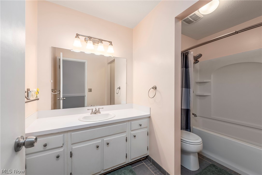 4083 Lydgate Drive North Olmsted OH 44070