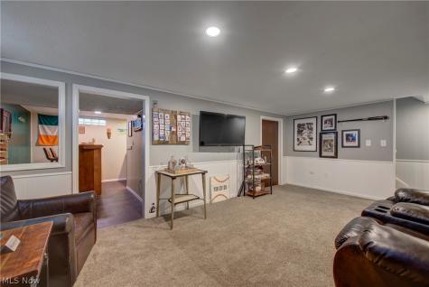 4083 Lydgate Drive North Olmsted OH 44070