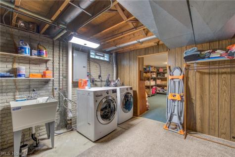 4083 Lydgate Drive North Olmsted OH 44070