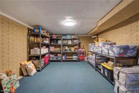 4083 Lydgate Drive North Olmsted OH 44070